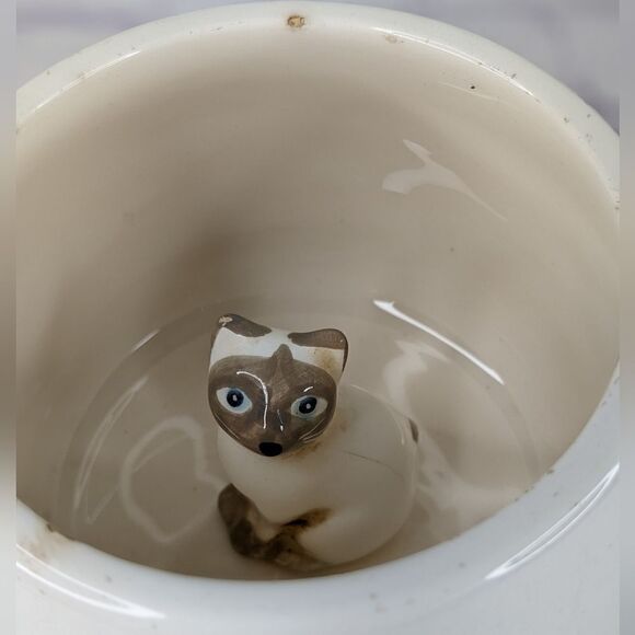 World Market Surprise Cat "Meow" Coffee Mug with Siamese Cat Inside - 17 Oz - Picture 3 of 9